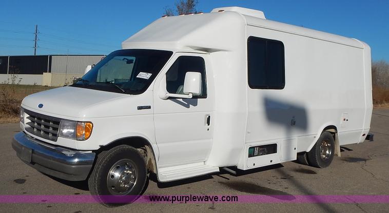 image for item J6304 1996 Ford Econoline E350 animal clinic bus
