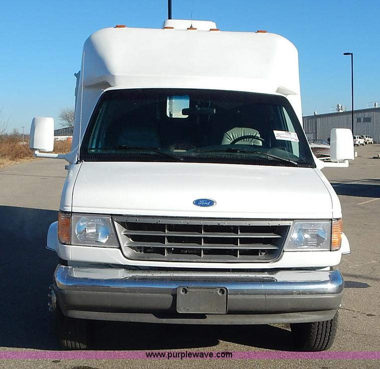 image for item J6304 1996 Ford Econoline E350 animal clinic bus