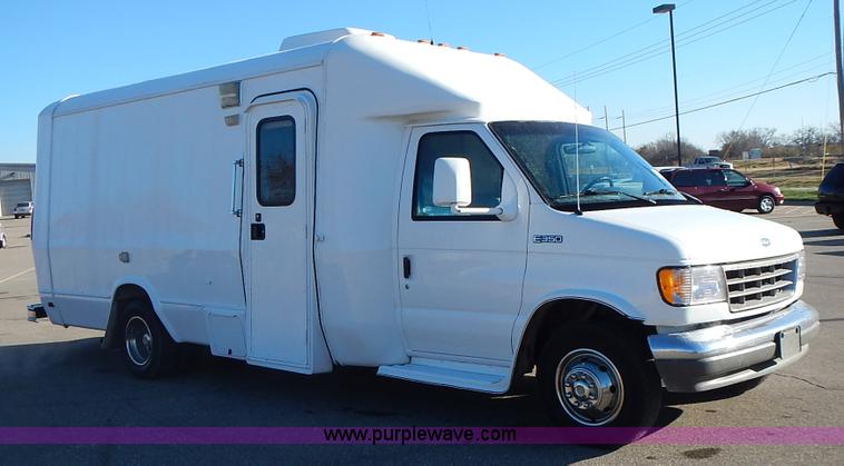 image for item J6304 1996 Ford Econoline E350 animal clinic bus