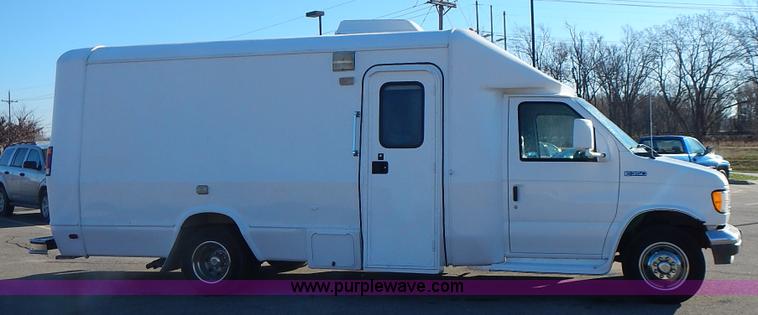 image for item J6304 1996 Ford Econoline E350 animal clinic bus