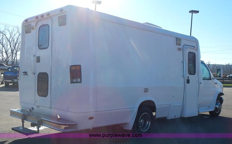 image for item J6304 1996 Ford Econoline E350 animal clinic bus