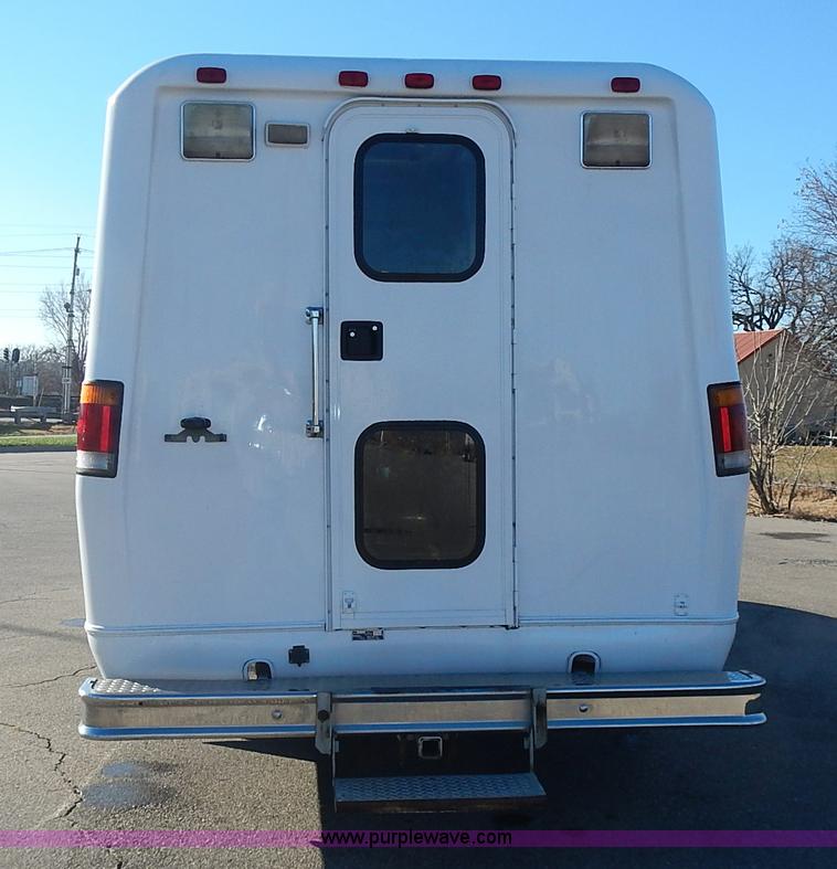 image for item J6304 1996 Ford Econoline E350 animal clinic bus