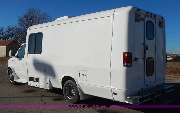 image for item J6304 1996 Ford Econoline E350 animal clinic bus