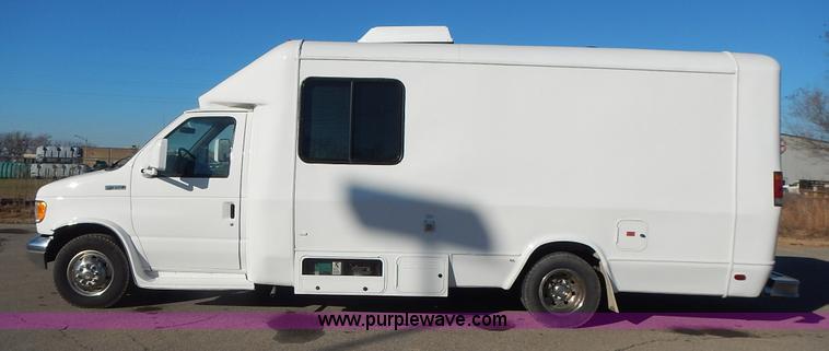 image for item J6304 1996 Ford Econoline E350 animal clinic bus