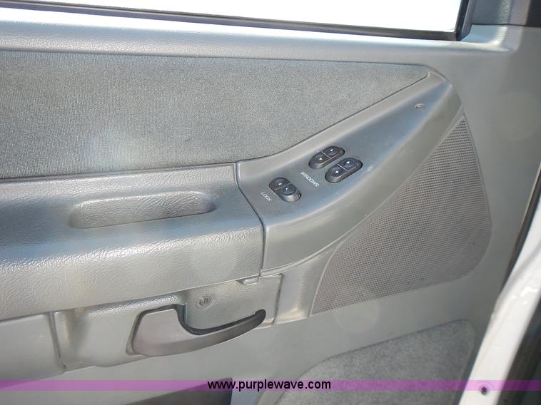 image for item J6304 1996 Ford Econoline E350 animal clinic bus