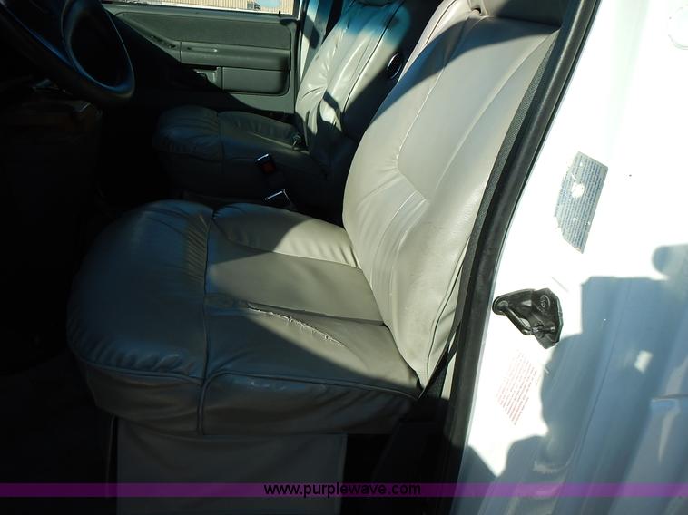 image for item J6304 1996 Ford Econoline E350 animal clinic bus