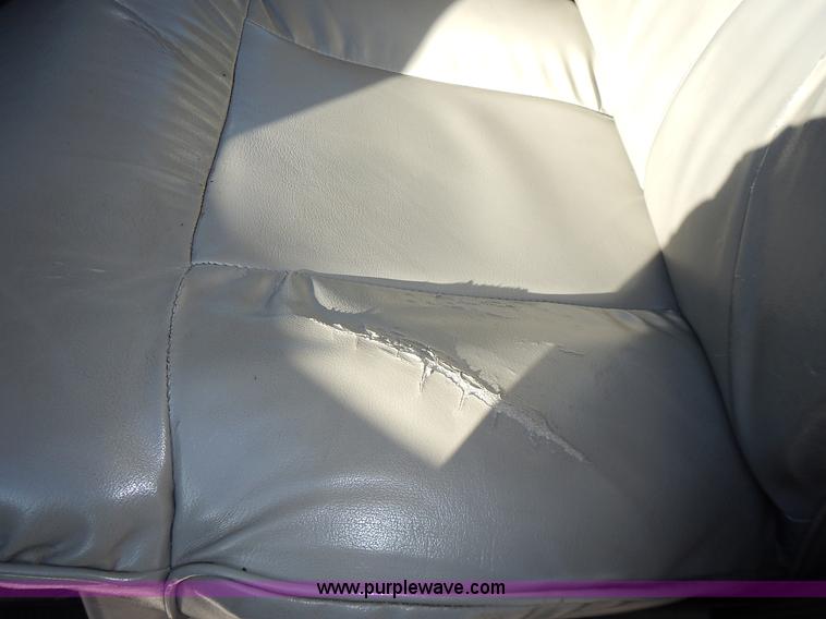 image for item J6304 1996 Ford Econoline E350 animal clinic bus