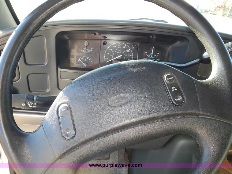 image for item J6304 1996 Ford Econoline E350 animal clinic bus