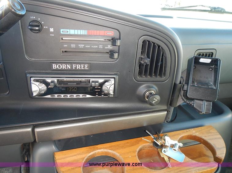 image for item J6304 1996 Ford Econoline E350 animal clinic bus