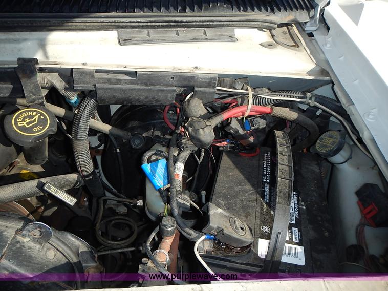 image for item J6304 1996 Ford Econoline E350 animal clinic bus