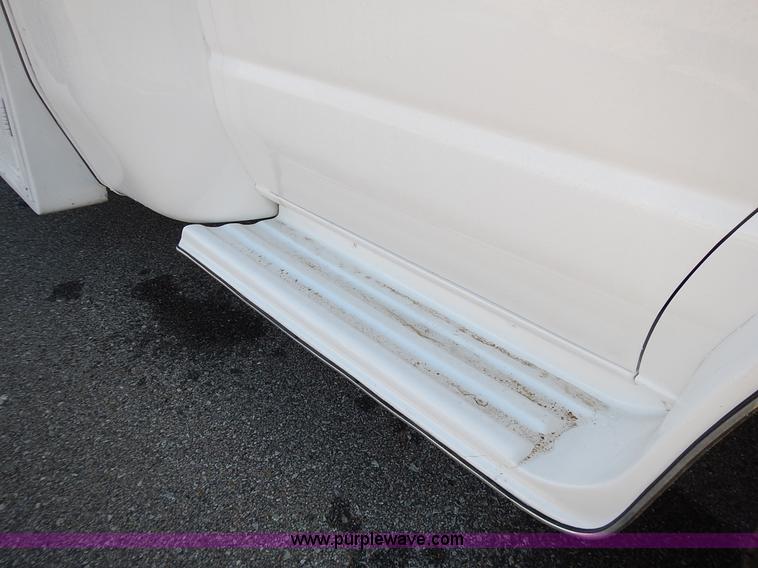 image for item J6304 1996 Ford Econoline E350 animal clinic bus