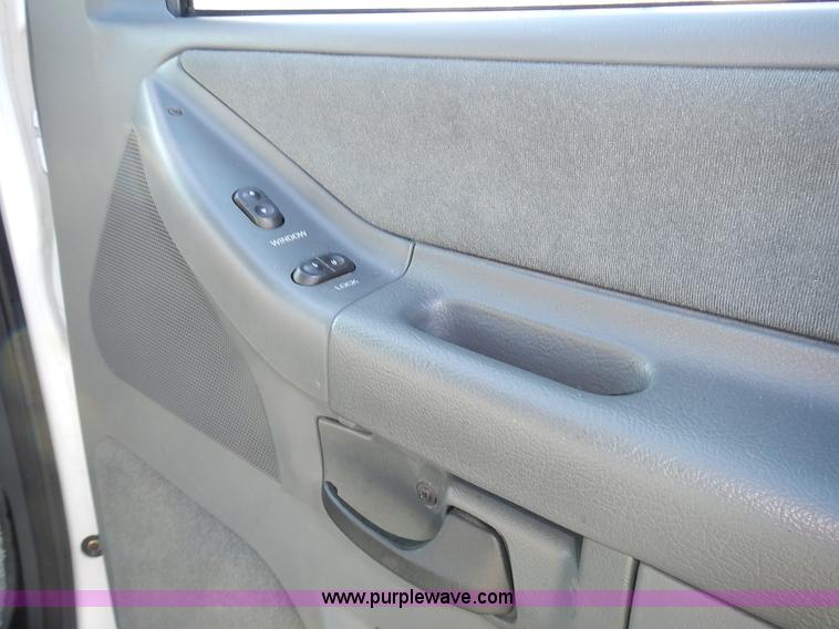 image for item J6304 1996 Ford Econoline E350 animal clinic bus