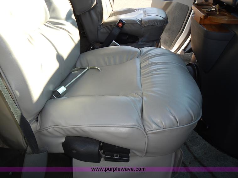 image for item J6304 1996 Ford Econoline E350 animal clinic bus