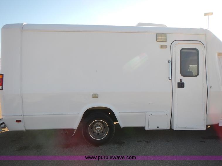 image for item J6304 1996 Ford Econoline E350 animal clinic bus