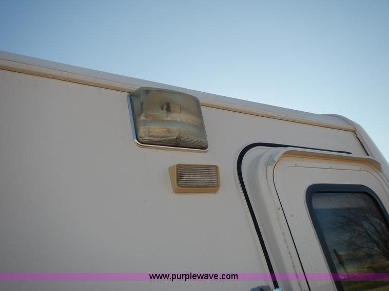 image for item J6304 1996 Ford Econoline E350 animal clinic bus