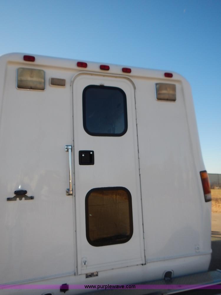image for item J6304 1996 Ford Econoline E350 animal clinic bus