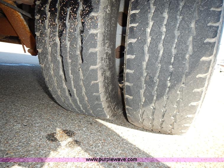 image for item J6304 1996 Ford Econoline E350 animal clinic bus