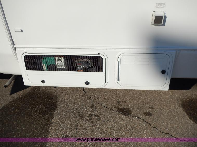 image for item J6304 1996 Ford Econoline E350 animal clinic bus