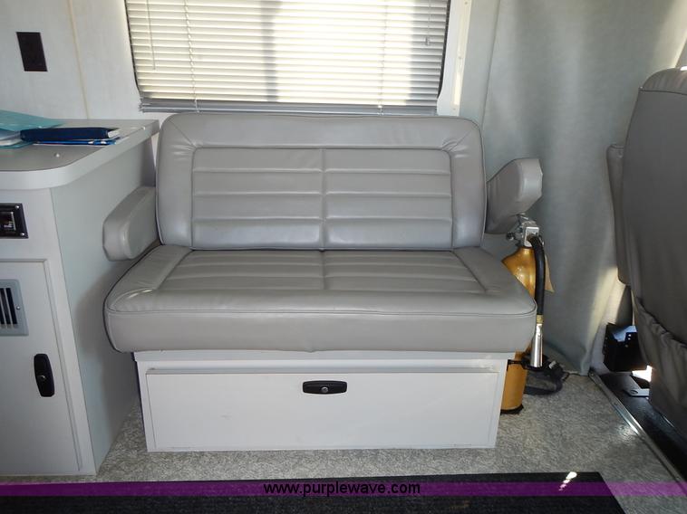 image for item J6304 1996 Ford Econoline E350 animal clinic bus