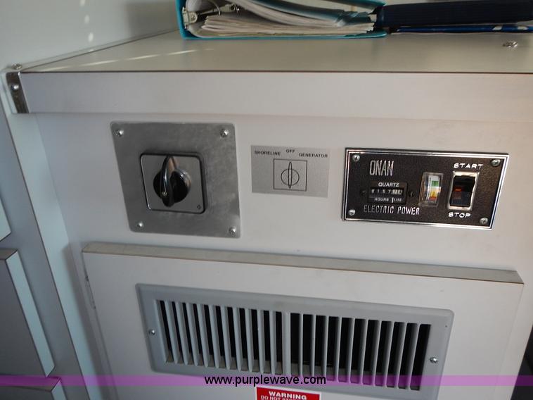 image for item J6304 1996 Ford Econoline E350 animal clinic bus