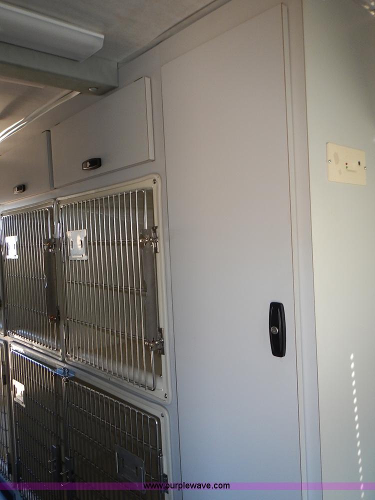 image for item J6304 1996 Ford Econoline E350 animal clinic bus