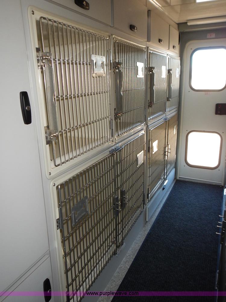 image for item J6304 1996 Ford Econoline E350 animal clinic bus