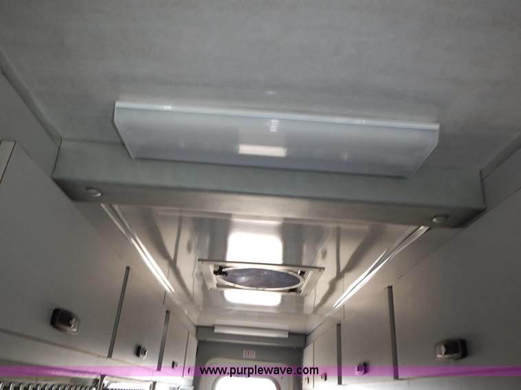 image for item J6304 1996 Ford Econoline E350 animal clinic bus