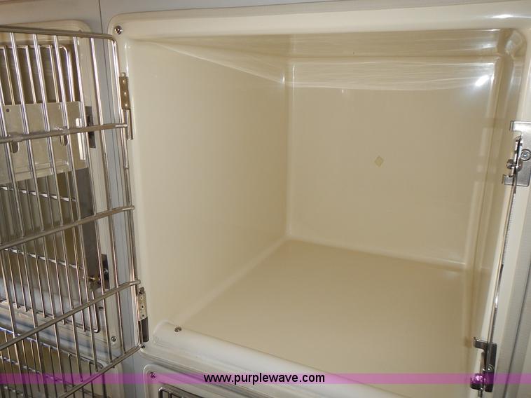 image for item J6304 1996 Ford Econoline E350 animal clinic bus