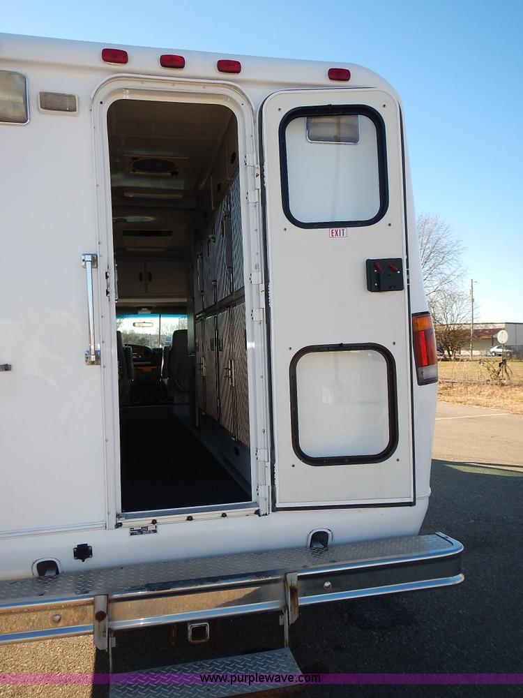 image for item J6304 1996 Ford Econoline E350 animal clinic bus