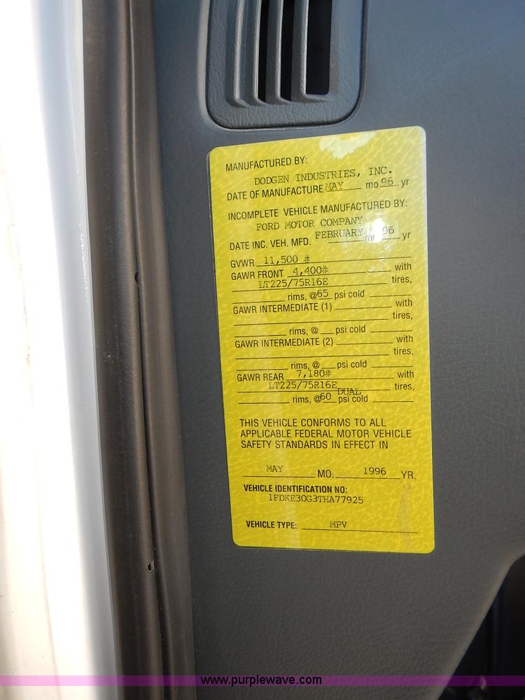 image for item J6304 1996 Ford Econoline E350 animal clinic bus