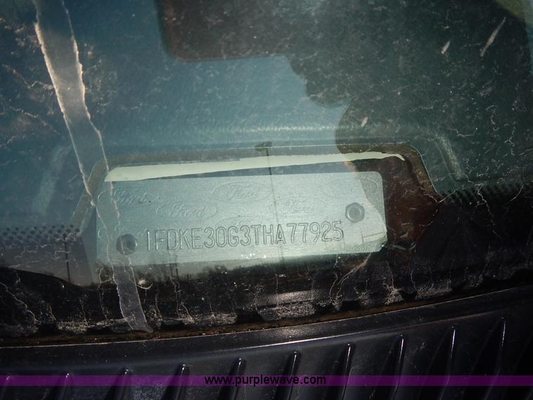 image for item J6304 1996 Ford Econoline E350 animal clinic bus