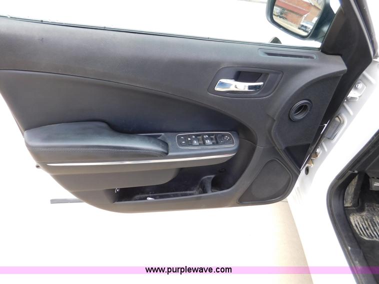 image for item J7435 2011 Dodge Charger Police