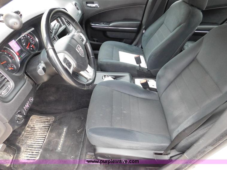 image for item J7435 2011 Dodge Charger Police