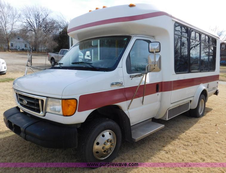 image for item J7474 2006 Ford E350 Super Duty shuttle bus