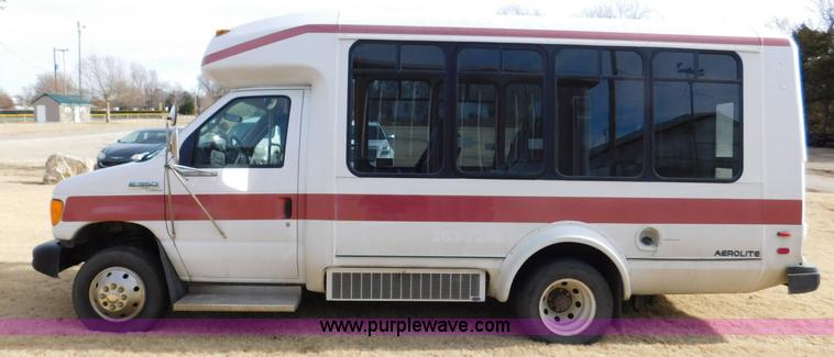 image for item J7474 2006 Ford E350 Super Duty shuttle bus