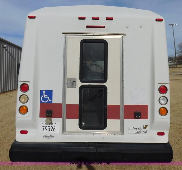 image for item J7474 2006 Ford E350 Super Duty shuttle bus