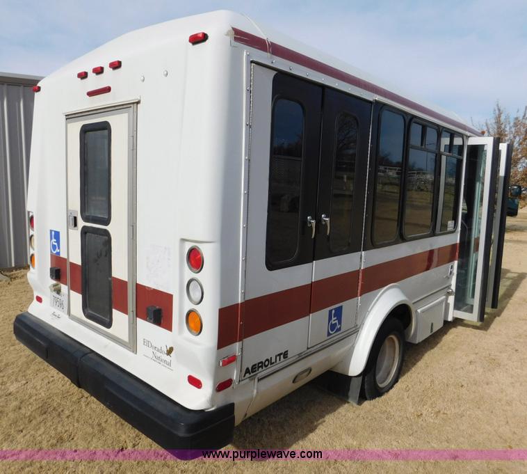 image for item J7474 2006 Ford E350 Super Duty shuttle bus