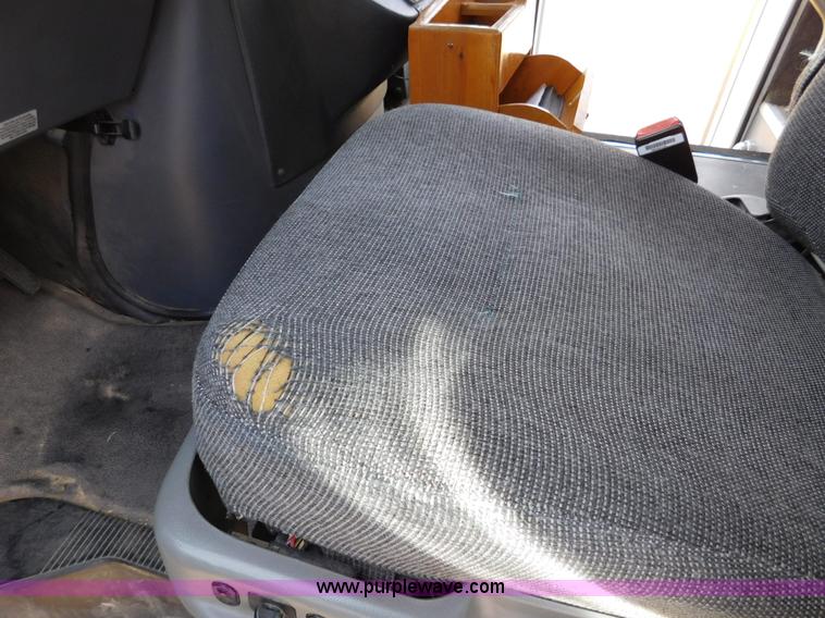 image for item J7474 2006 Ford E350 Super Duty shuttle bus