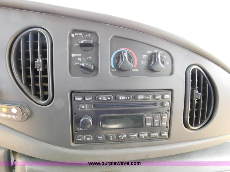 image for item J7474 2006 Ford E350 Super Duty shuttle bus
