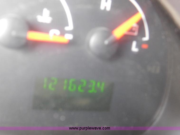 image for item J7474 2006 Ford E350 Super Duty shuttle bus