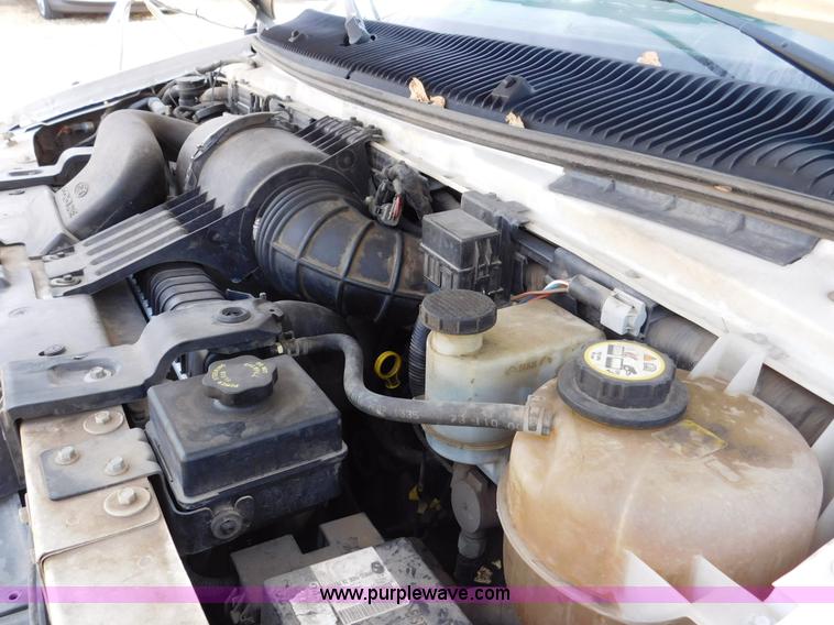 image for item J7474 2006 Ford E350 Super Duty shuttle bus