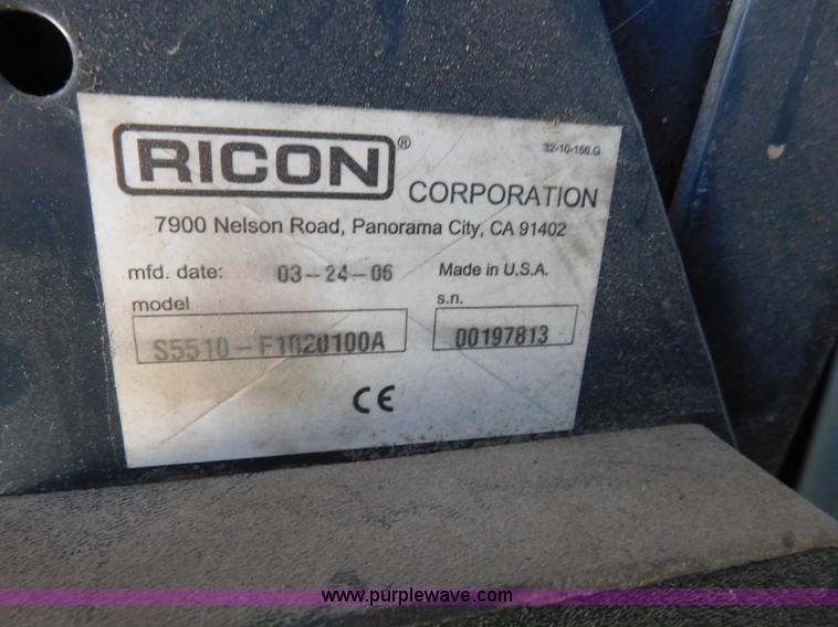 image for item J7474 2006 Ford E350 Super Duty shuttle bus