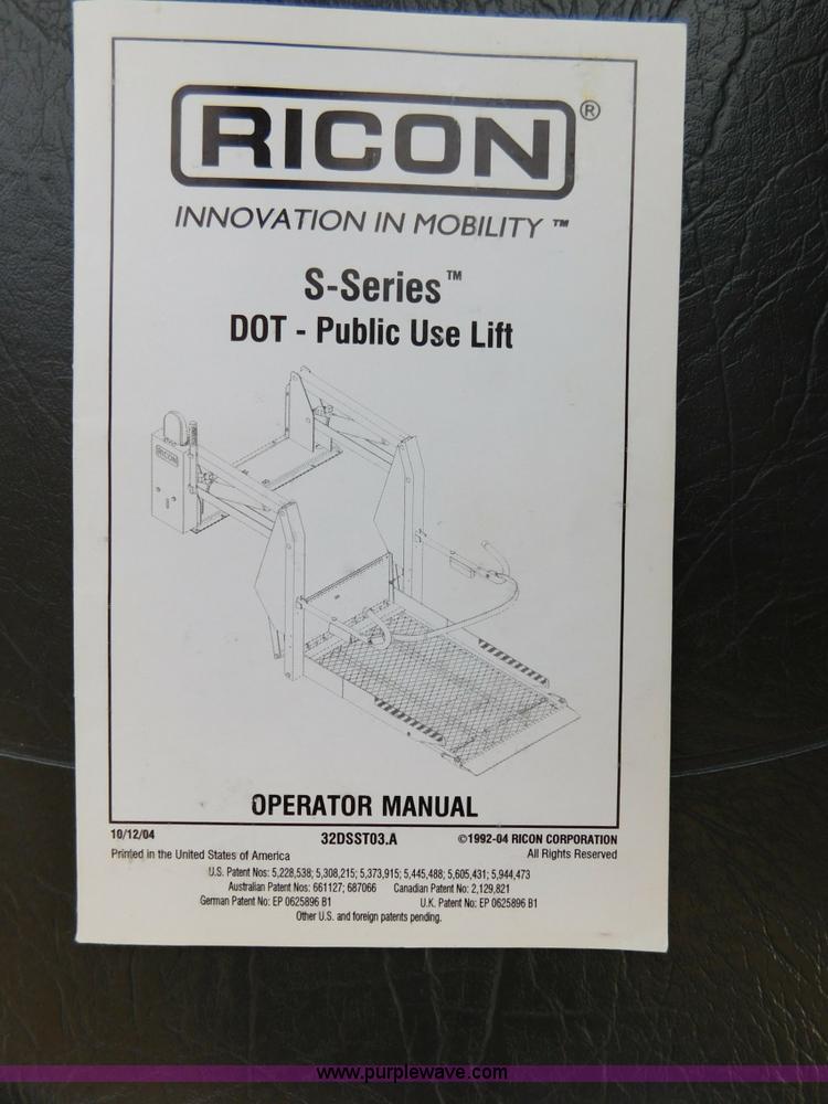 image for item J7474 2006 Ford E350 Super Duty shuttle bus