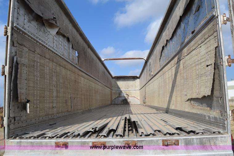 image for item K4828 2002 Guthrie Wilkens live bottom trailer