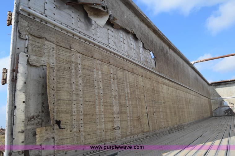 image for item K4828 2002 Guthrie Wilkens live bottom trailer