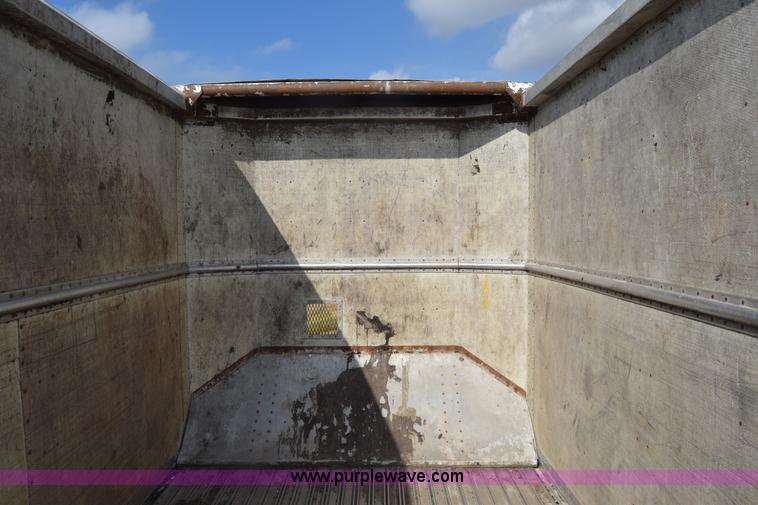 image for item K4828 2002 Guthrie Wilkens live bottom trailer