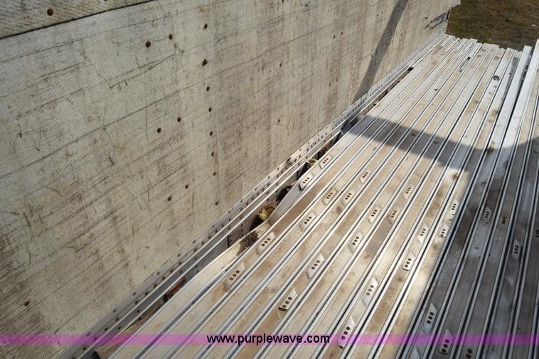 image for item K4828 2002 Guthrie Wilkens live bottom trailer