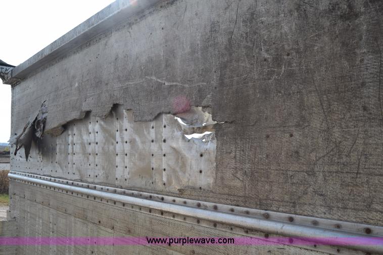 image for item K4828 2002 Guthrie Wilkens live bottom trailer