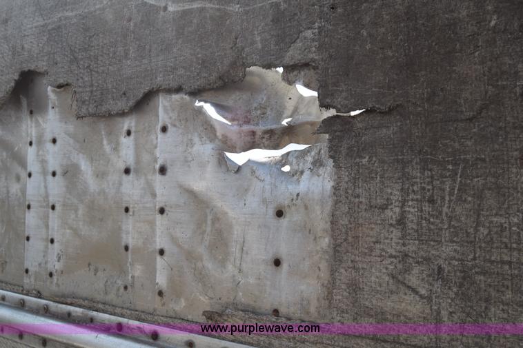 image for item K4828 2002 Guthrie Wilkens live bottom trailer