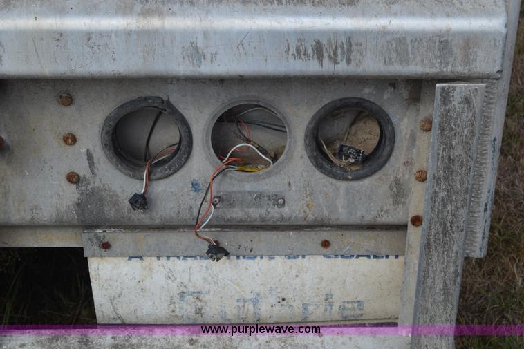 image for item K4828 2002 Guthrie Wilkens live bottom trailer